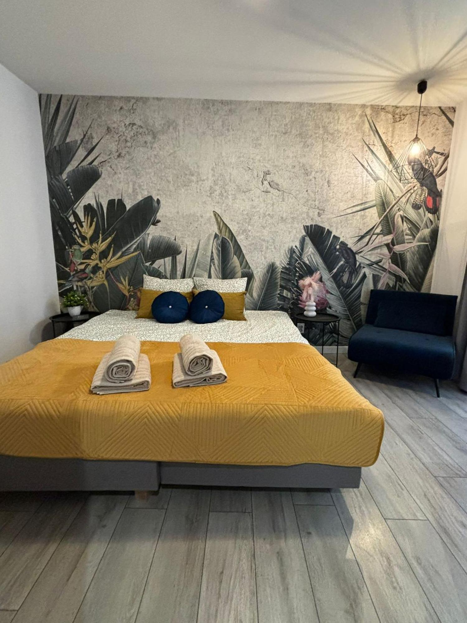 Wow! Paradise Aparthotel Краков Экстерьер фото
